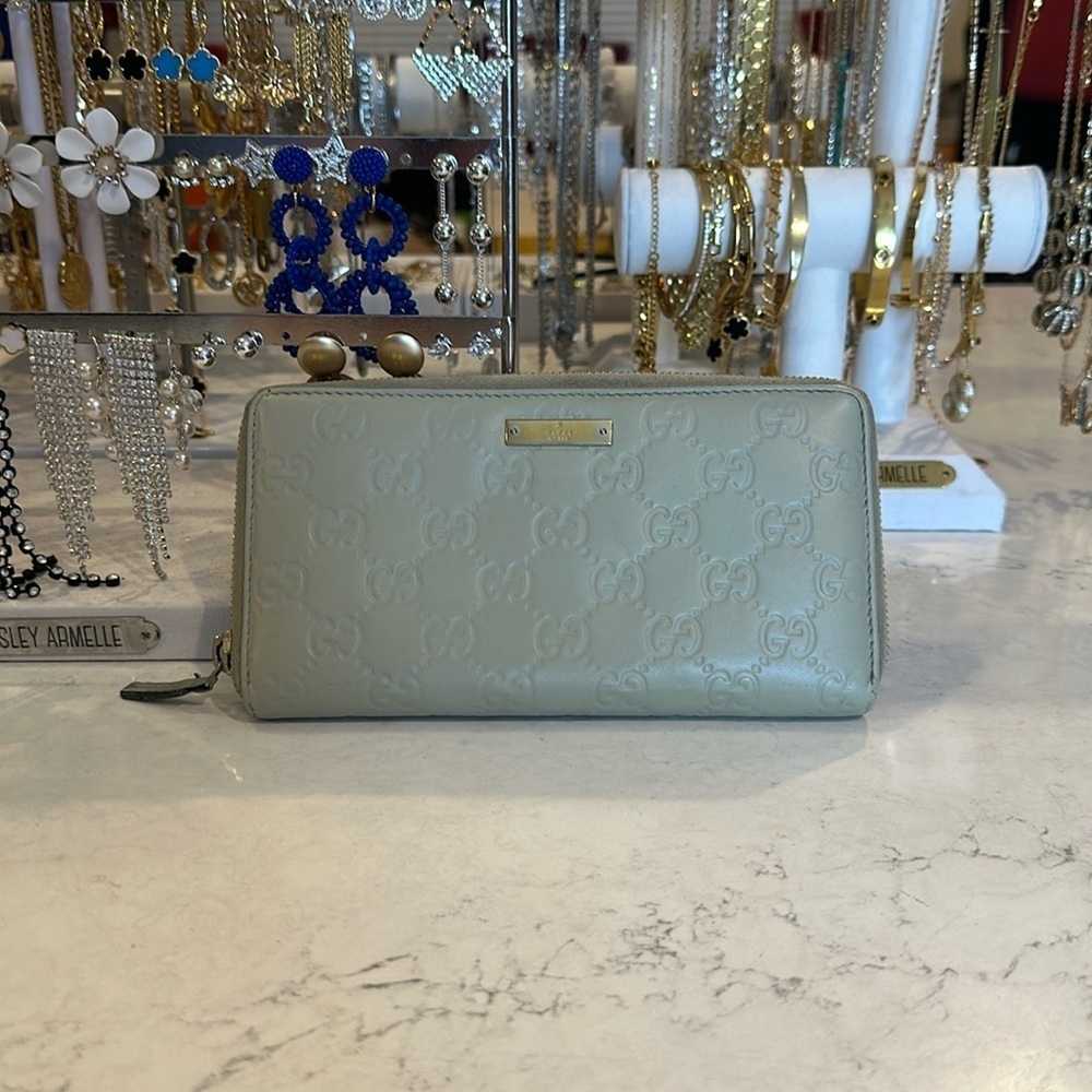Authentic Gucci beige leather continental wallet